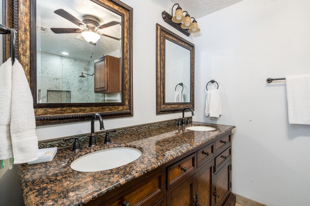 203 Lakeview Terrace - Photo 8