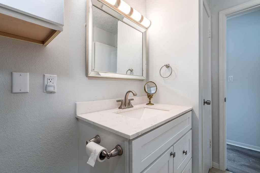 203 Lakeview Terrace - Photo 11