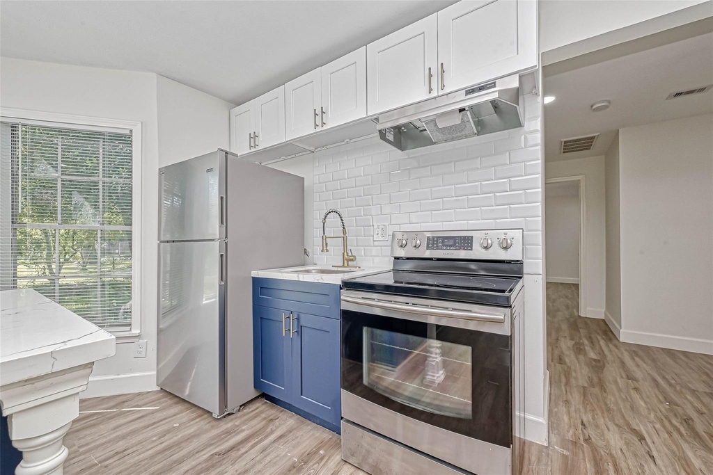 5609 Denmark Street - Photo 2