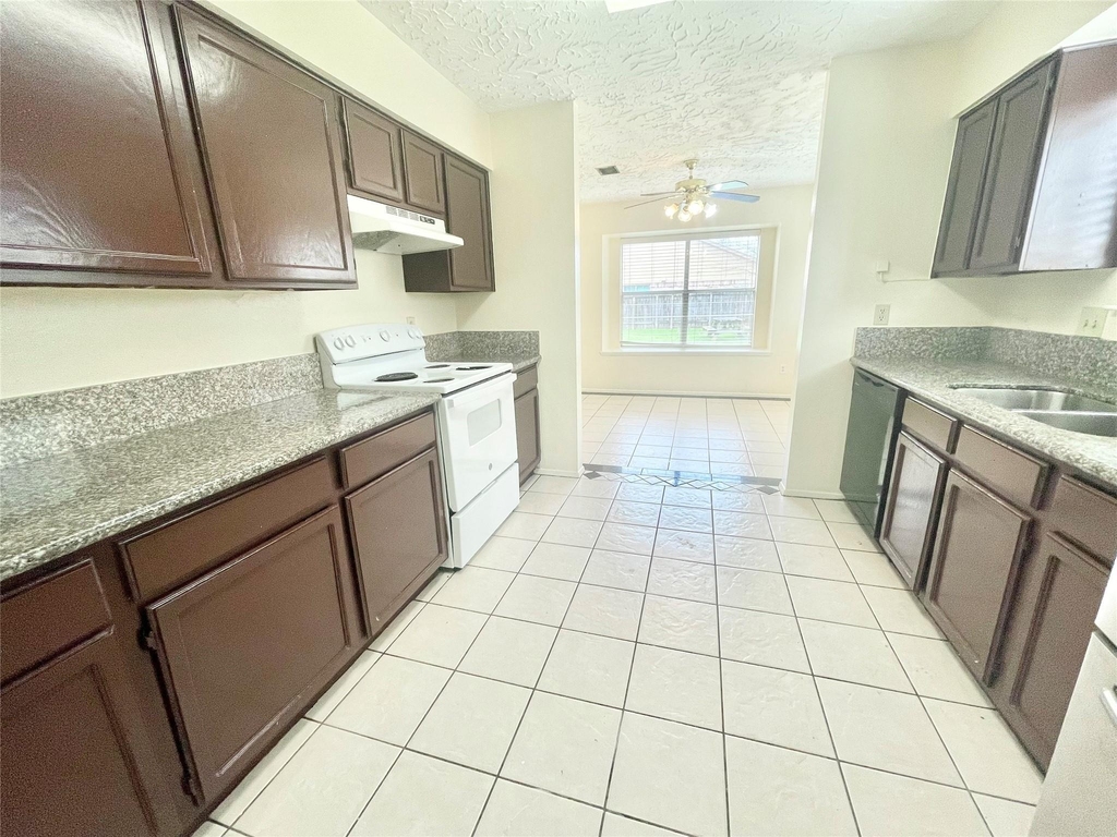 503 Penwood Court - Photo 1
