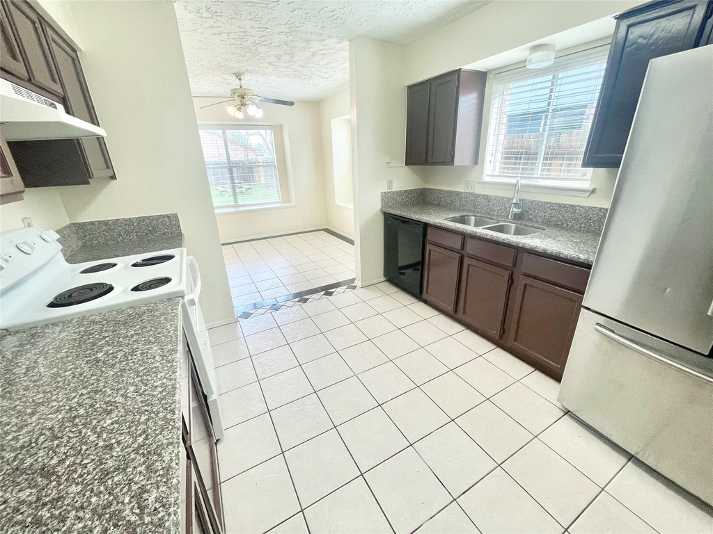 503 Penwood Court - Photo 2