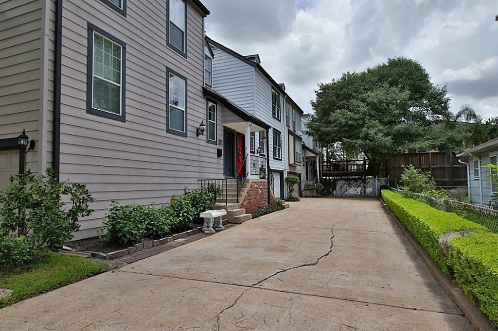 814 Knox Street - Photo 1