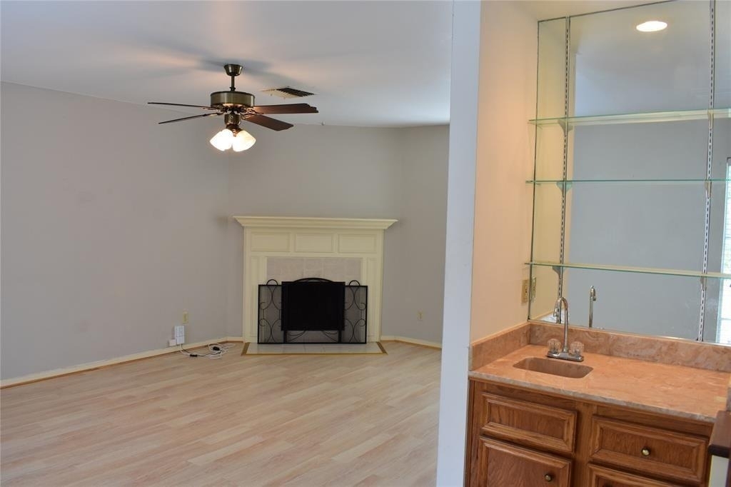 814 Knox Street - Photo 2