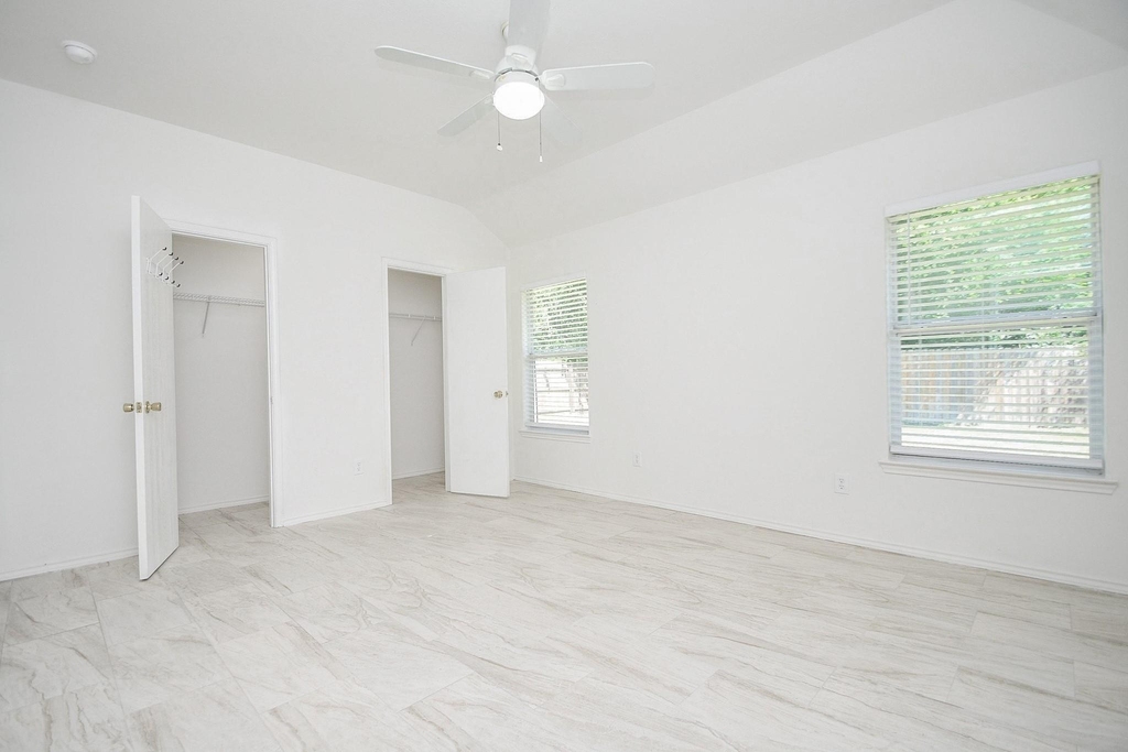 6306 Spruce Manor Lane - Photo 11