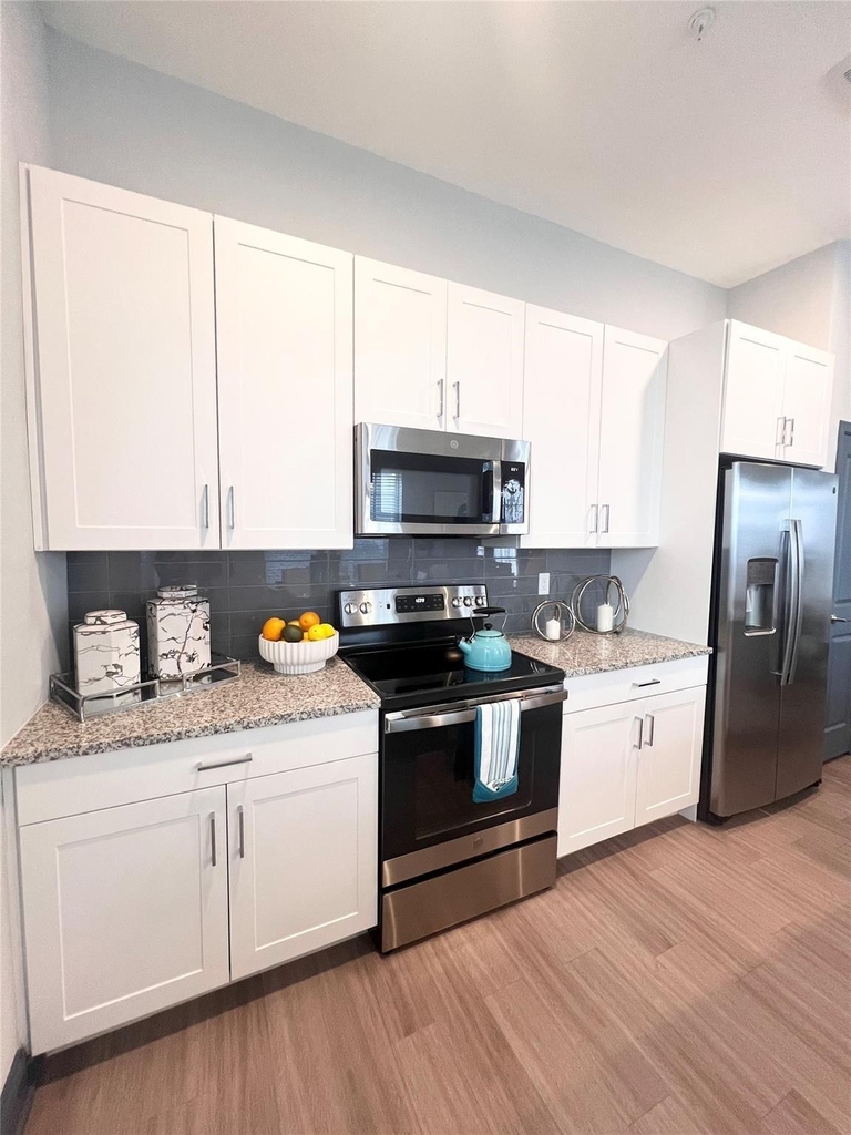 4250 Woodridge Parkway - Photo 3