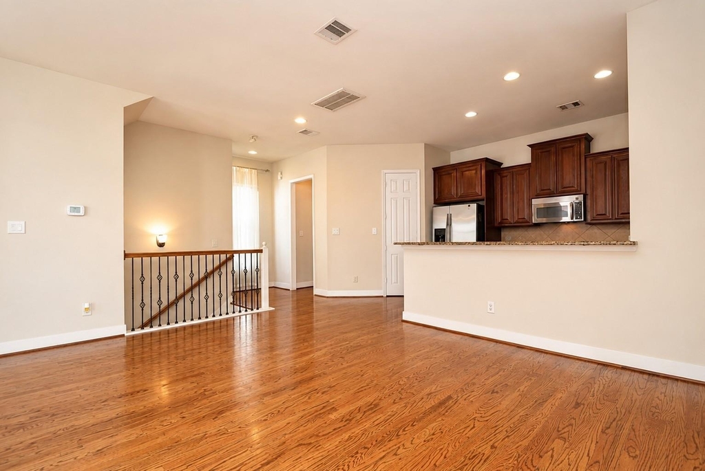 5324 Nett Street - Photo 2
