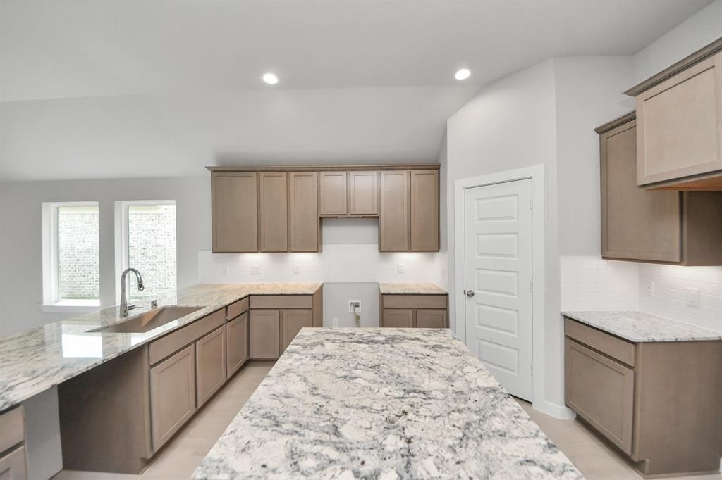 12022 Maple Oak Drive - Photo 9
