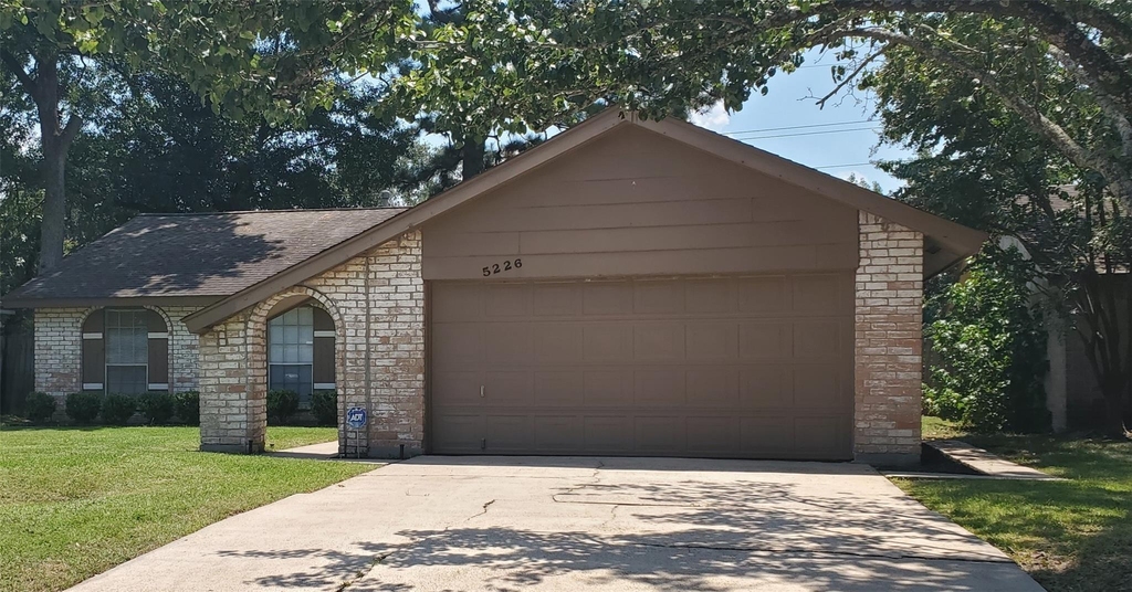 5226 Moonshadows Drive - Photo 1