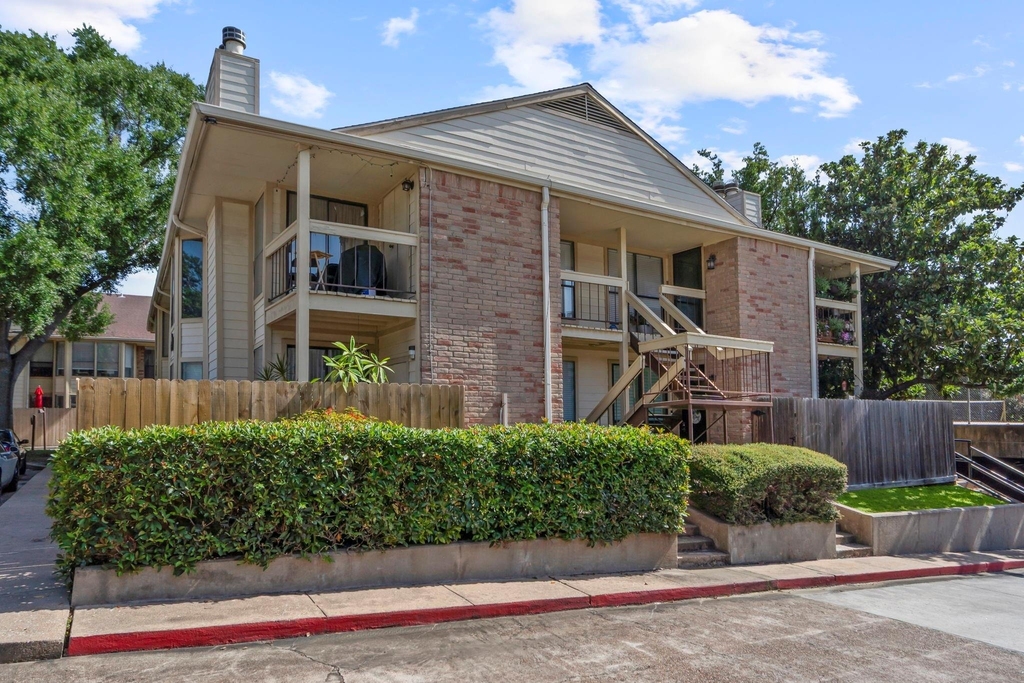 1881 Bering Drive - Photo 0