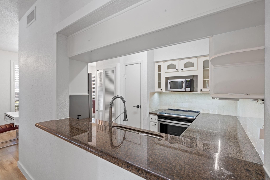 1881 Bering Drive - Photo 5
