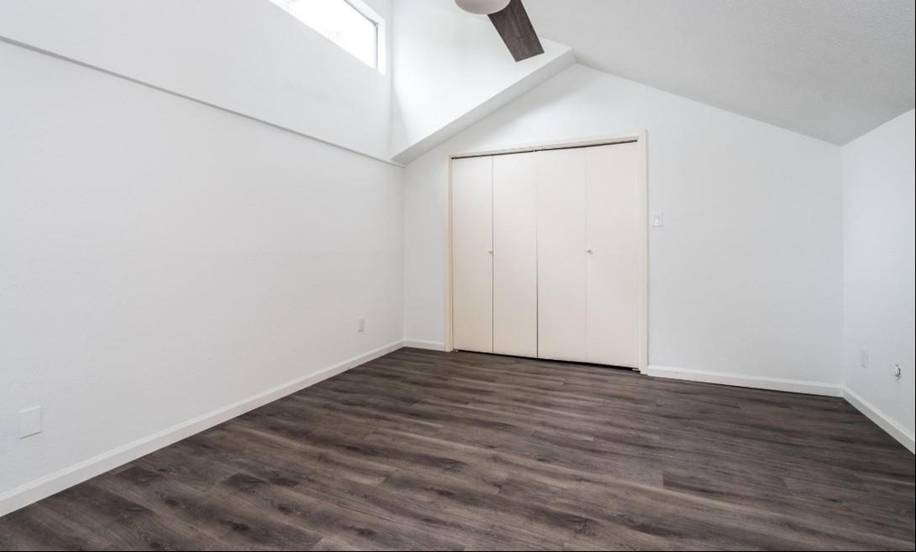 10811 Richmond Avenue - Photo 8
