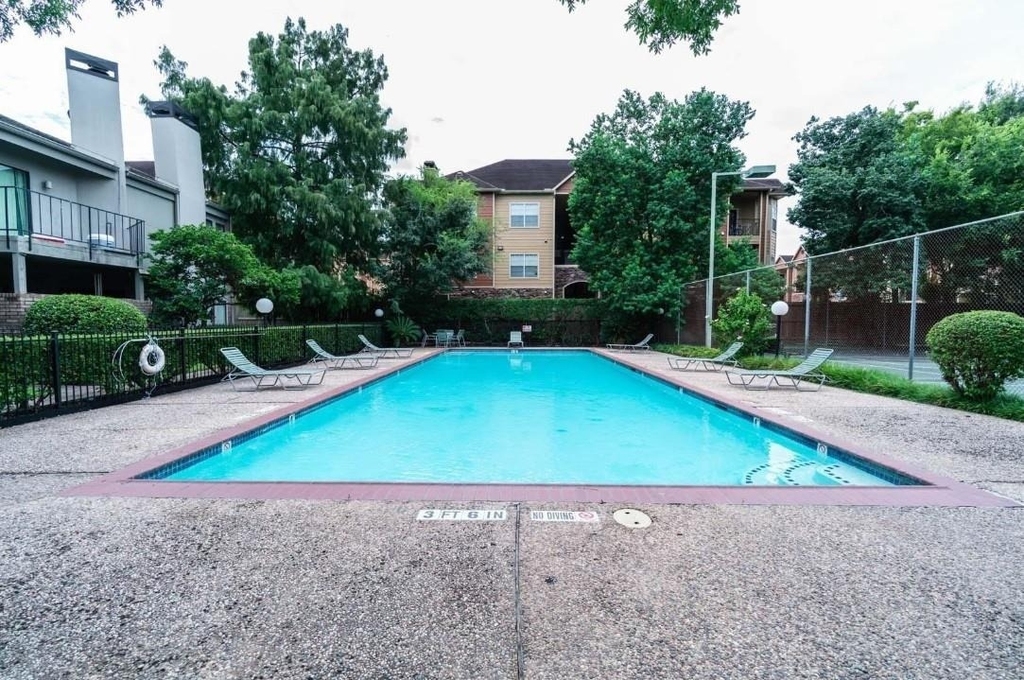 10811 Richmond Avenue - Photo 12