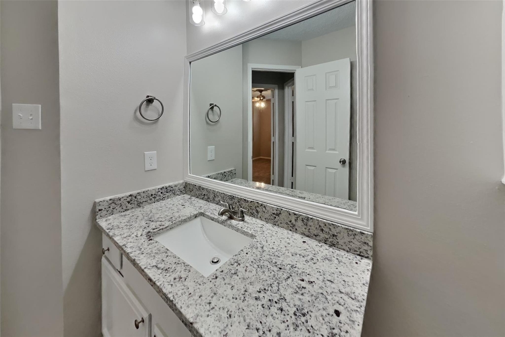 20402 Avery Point Drive - Photo 16