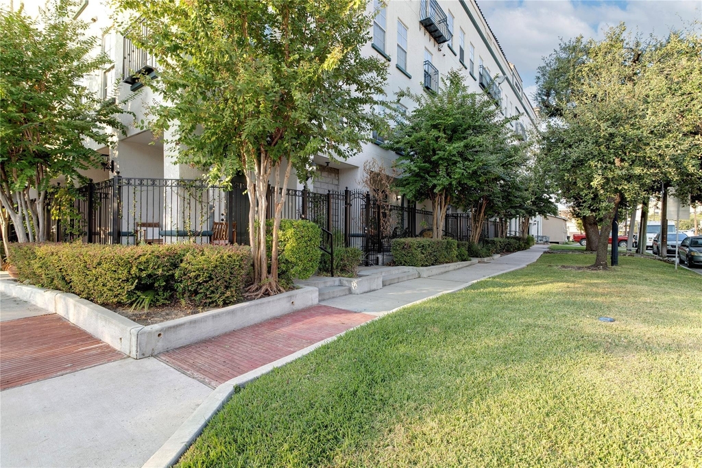 2216 Chenevert Street - Photo 42