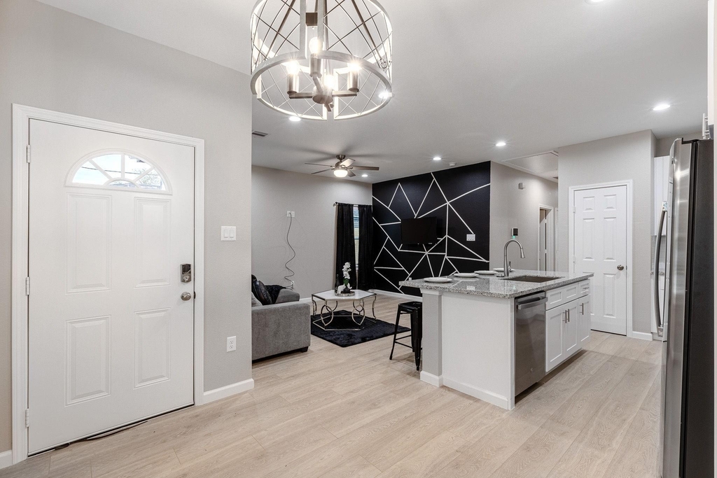 4661 Clover Street - Photo 2