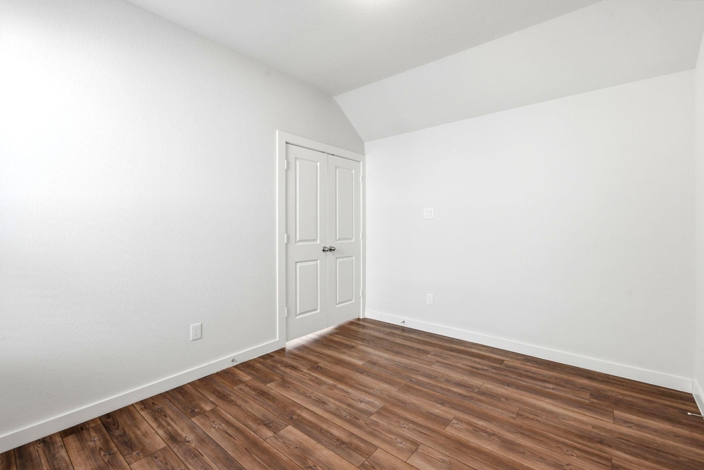 8017 Whisper Grove Drive - Photo 24