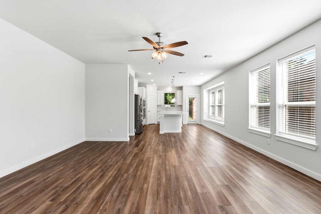 8017 Whisper Grove Drive - Photo 8