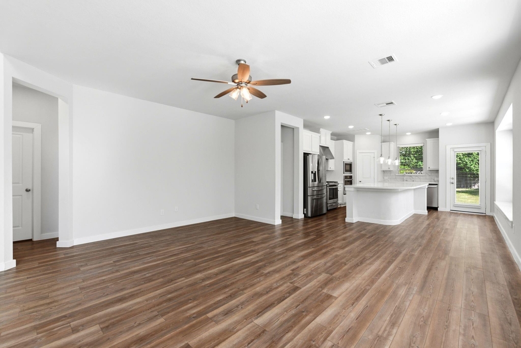 8017 Whisper Grove Drive - Photo 11