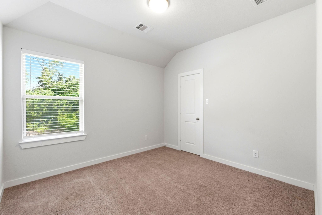 8017 Whisper Grove Drive - Photo 35