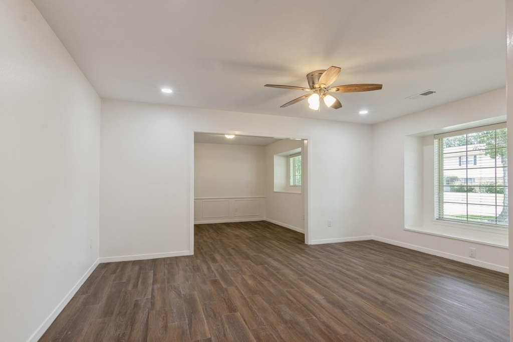 5647 Lymbar Drive - Photo 4