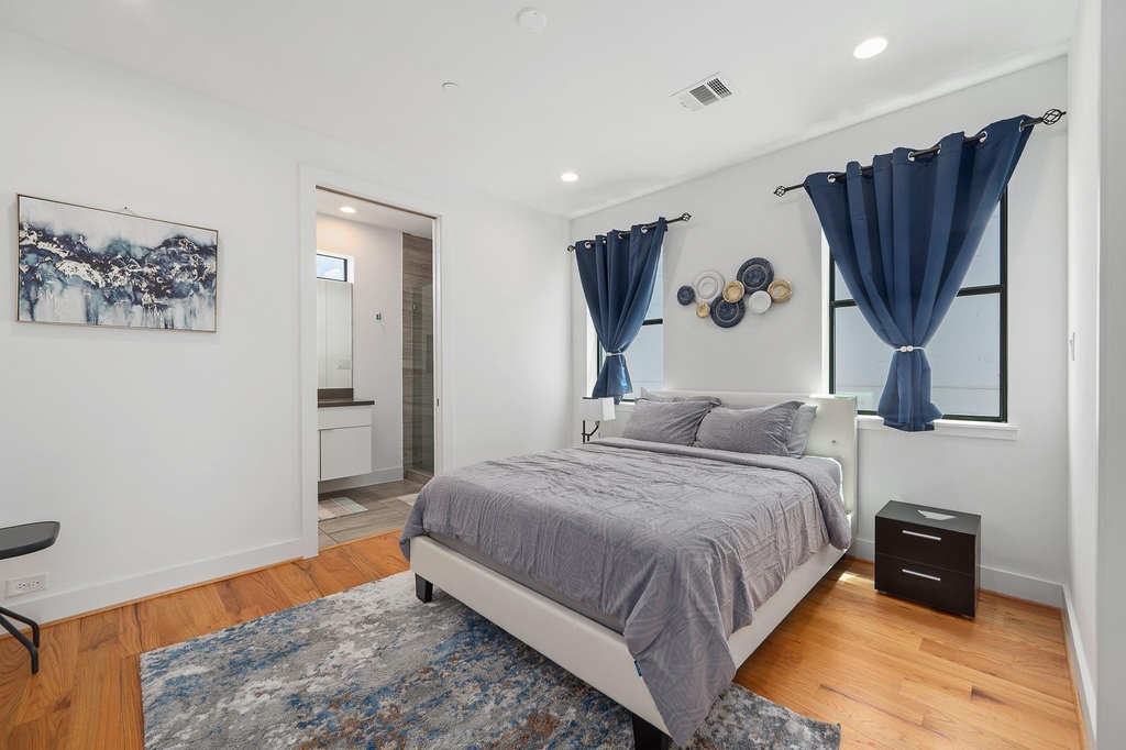 2239 N Macgregor Way - Photo 22