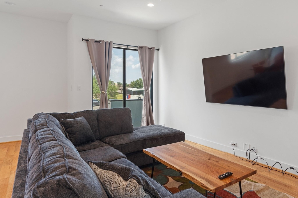 2239 N Macgregor Way - Photo 34