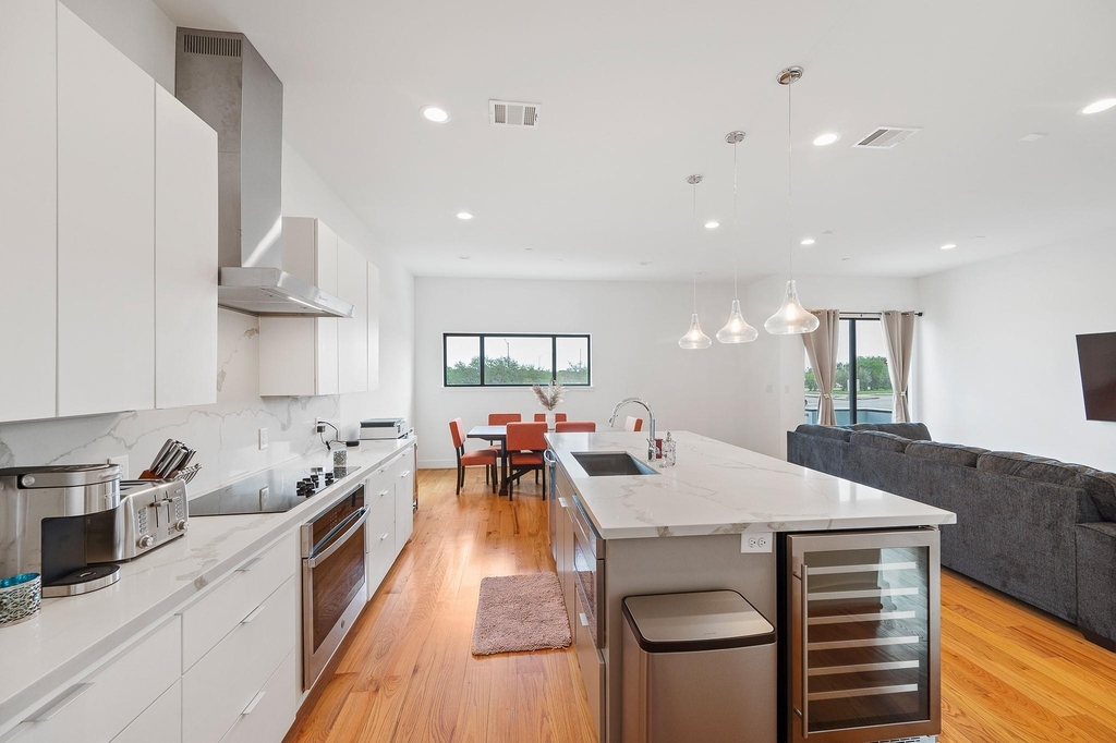 2239 N Macgregor Way - Photo 11