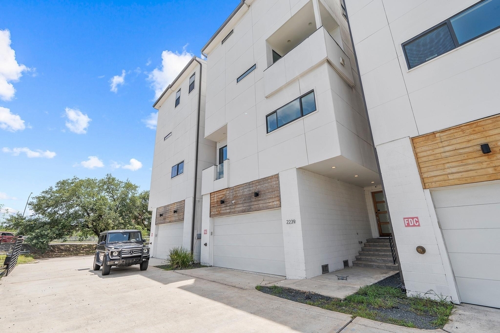 2239 N Macgregor Way - Photo 36