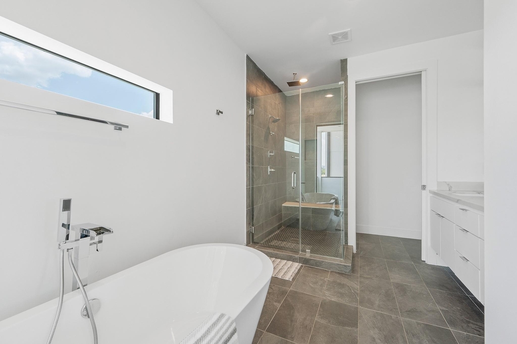 2239 N Macgregor Way - Photo 17