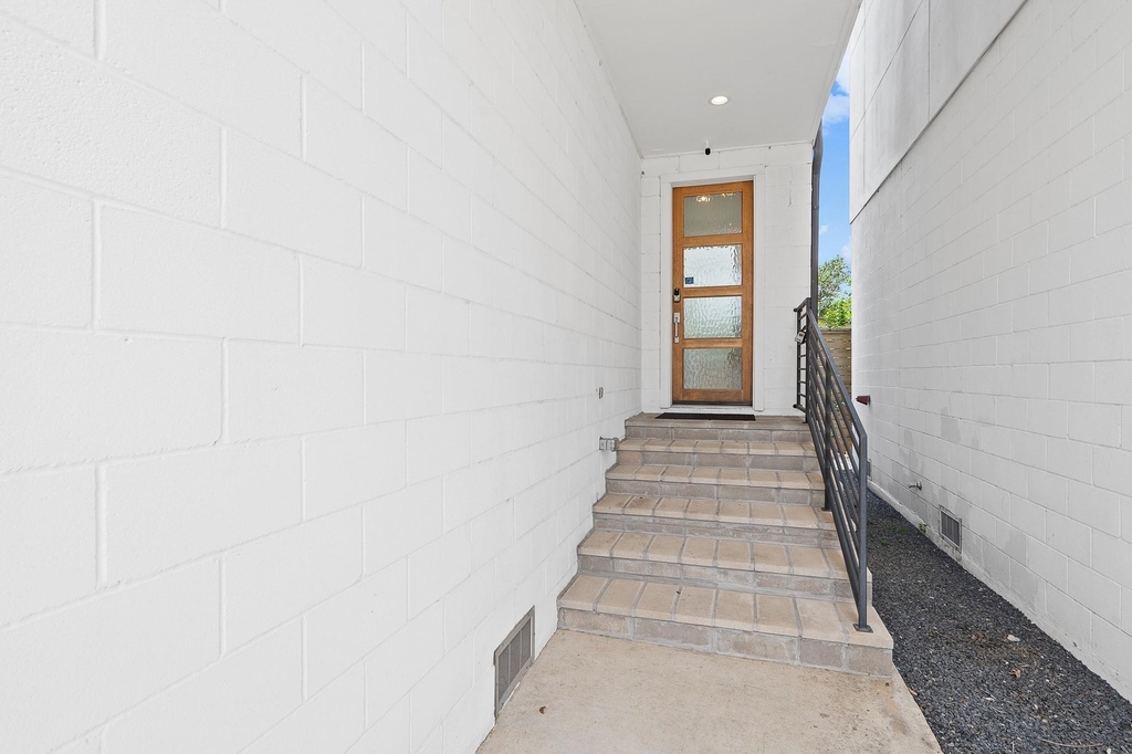 2239 N Macgregor Way - Photo 1