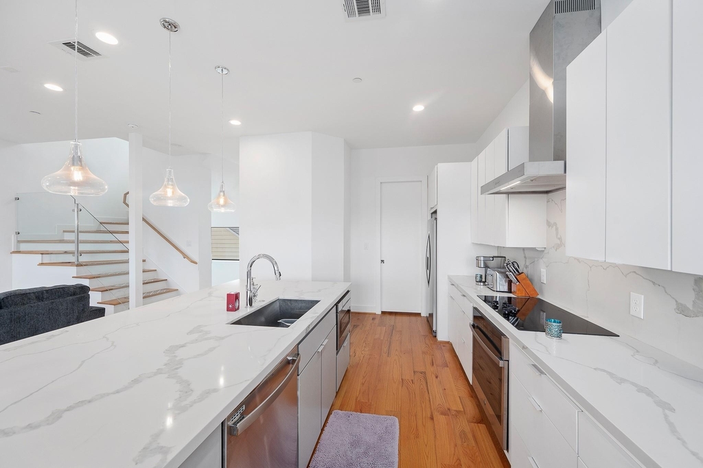 2239 N Macgregor Way - Photo 10