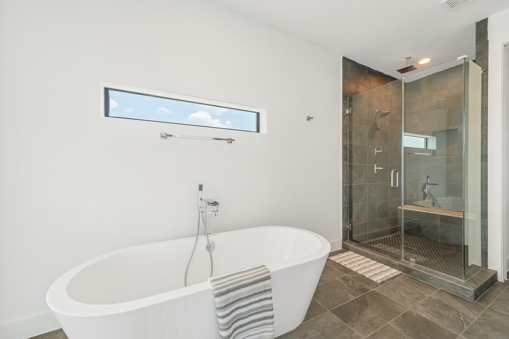 2239 N Macgregor Way - Photo 16