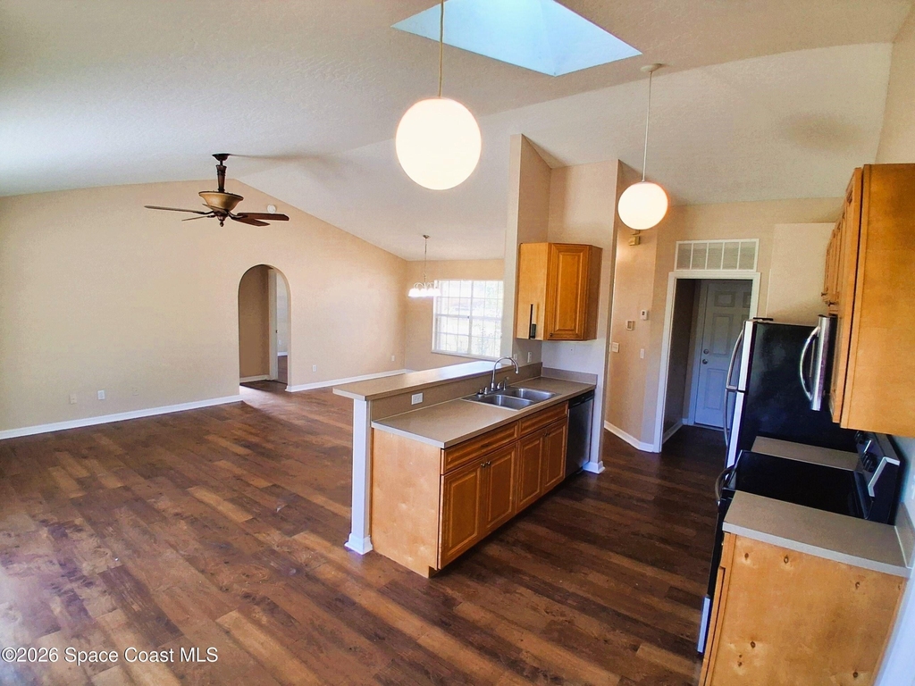 1304 Scottish Street Sw - Photo 3