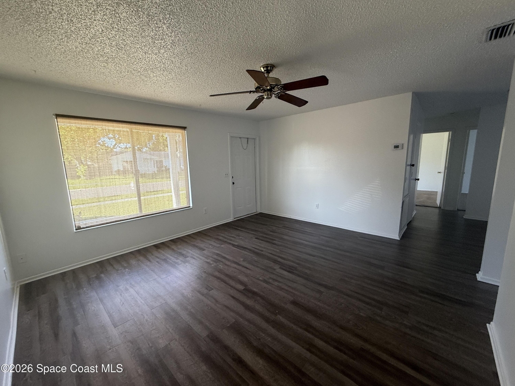 1607 Fairfield Circle Ne - Photo 1
