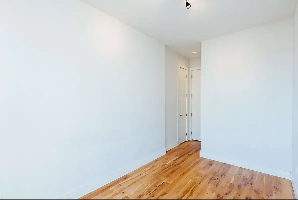 184 Suydam Street - Photo 10