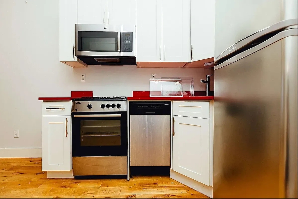 184 Suydam Street - Photo 0