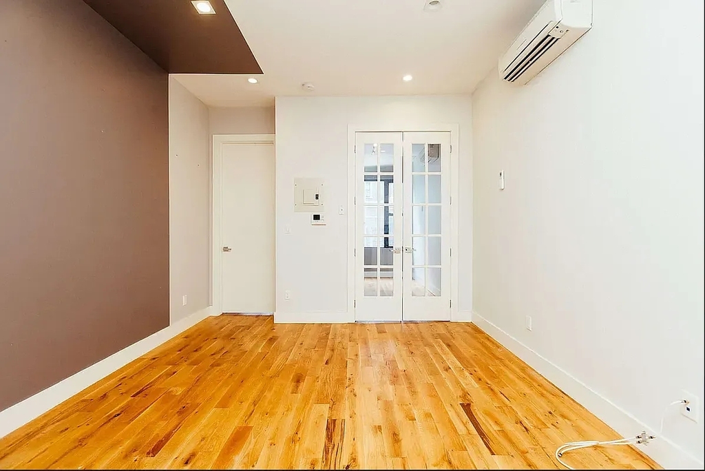184 Suydam Street - Photo 2