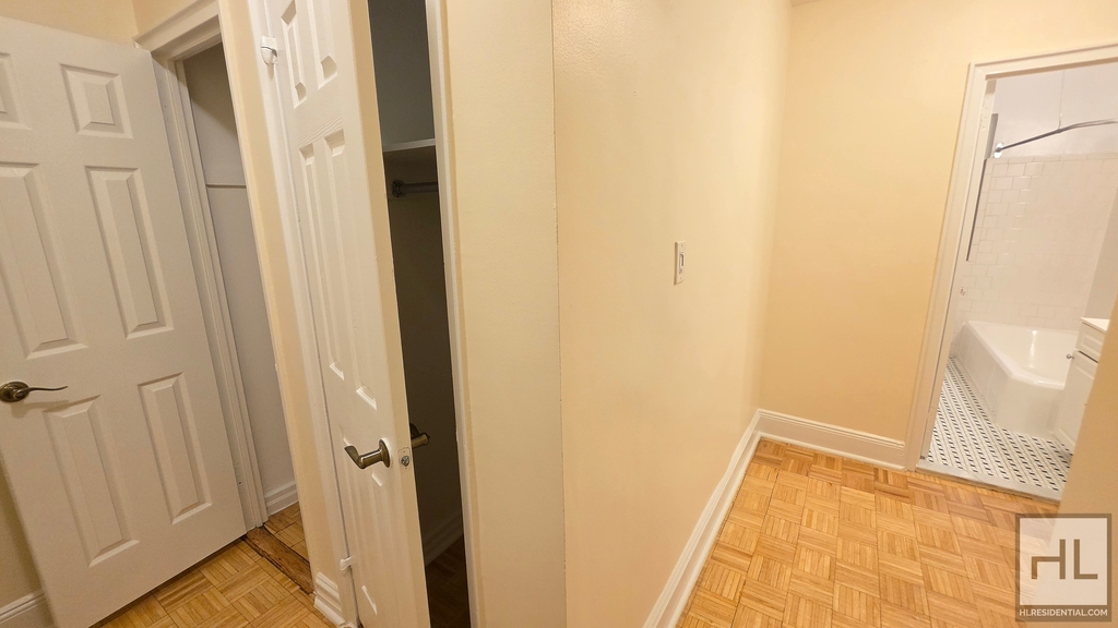East 24 Street - Photo 5