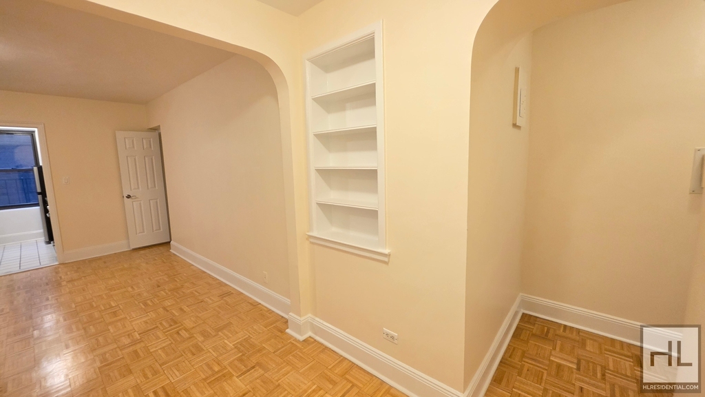 East 24 Street - Photo 2