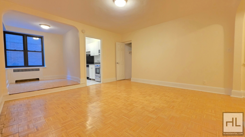 East 24 Street - Photo 1