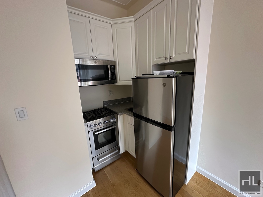 West 72 Street - Photo 1