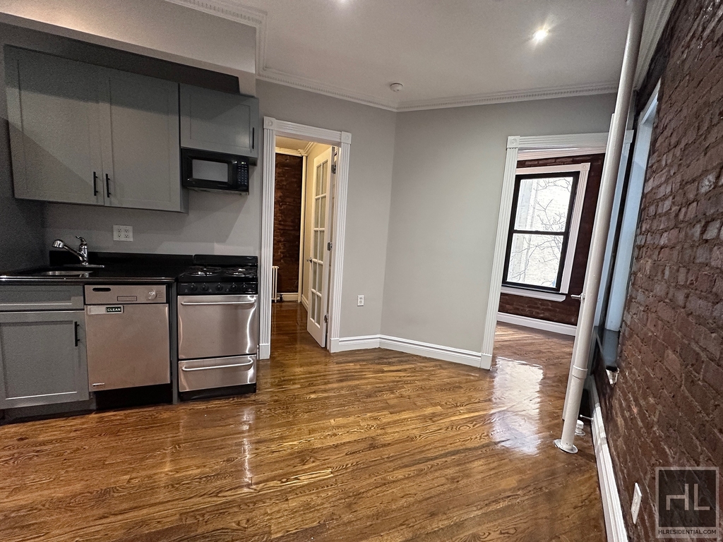 E 13th St. - Photo 4