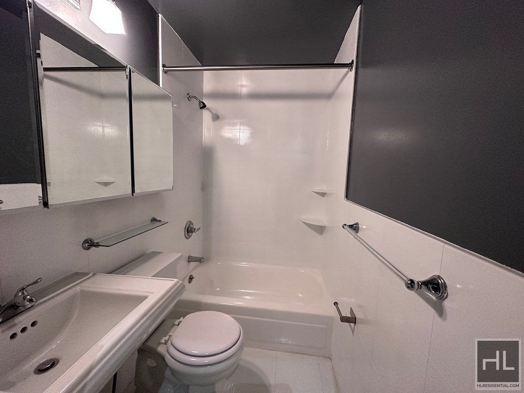 E 13th St. - Photo 6