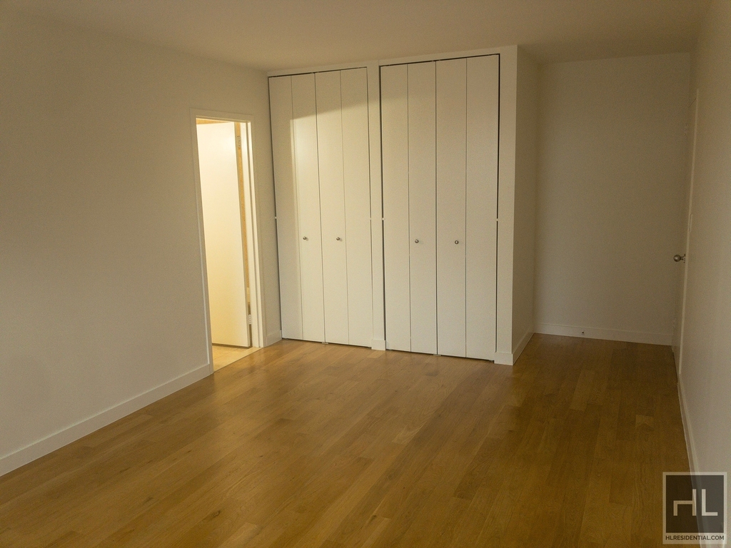 West 87th Street - Photo 0