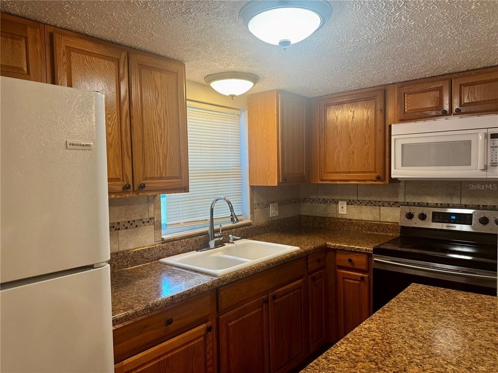 1125 83rd Avenue - Photo 6