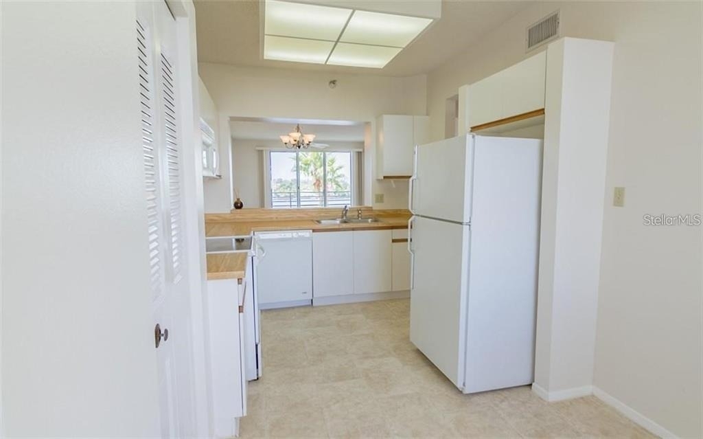7902 Sailboat Key Boulevard S - Photo 5
