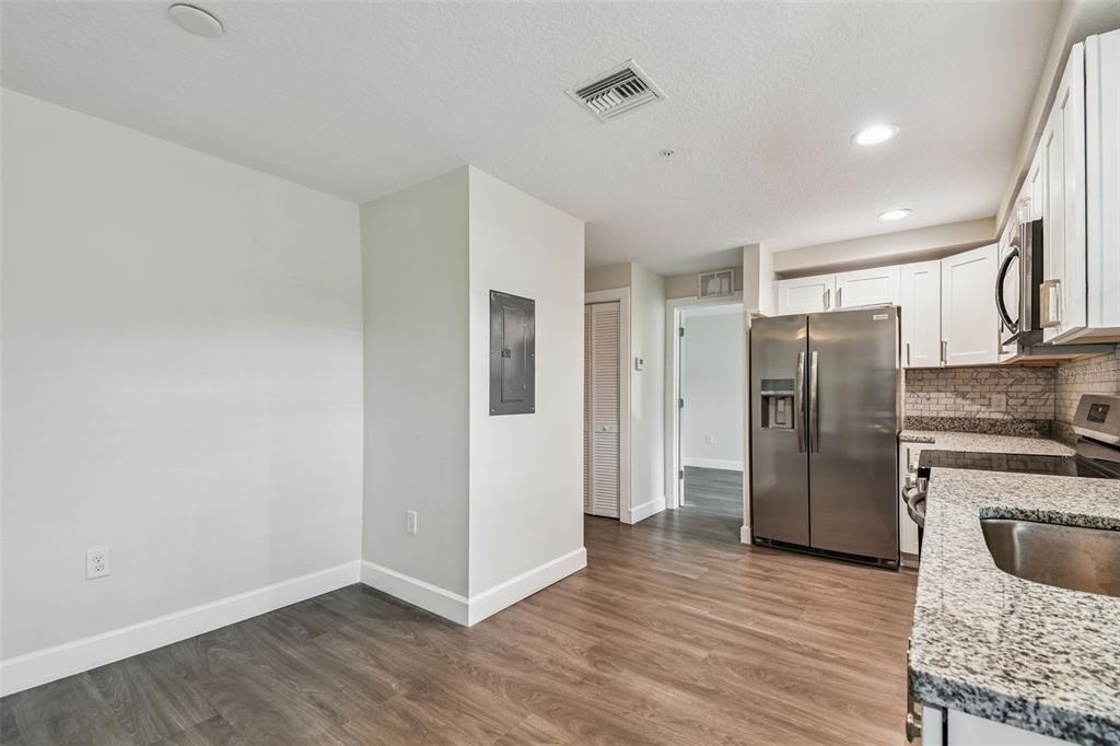 650 E Tarpon Avenue - Photo 2