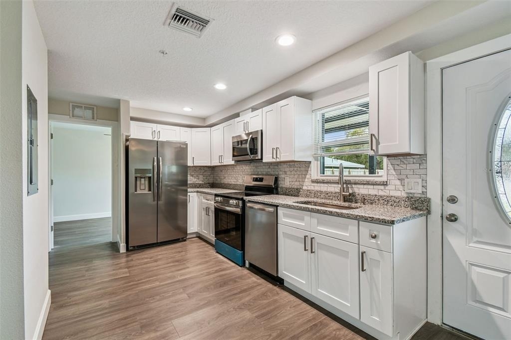 650 E Tarpon Avenue - Photo 3