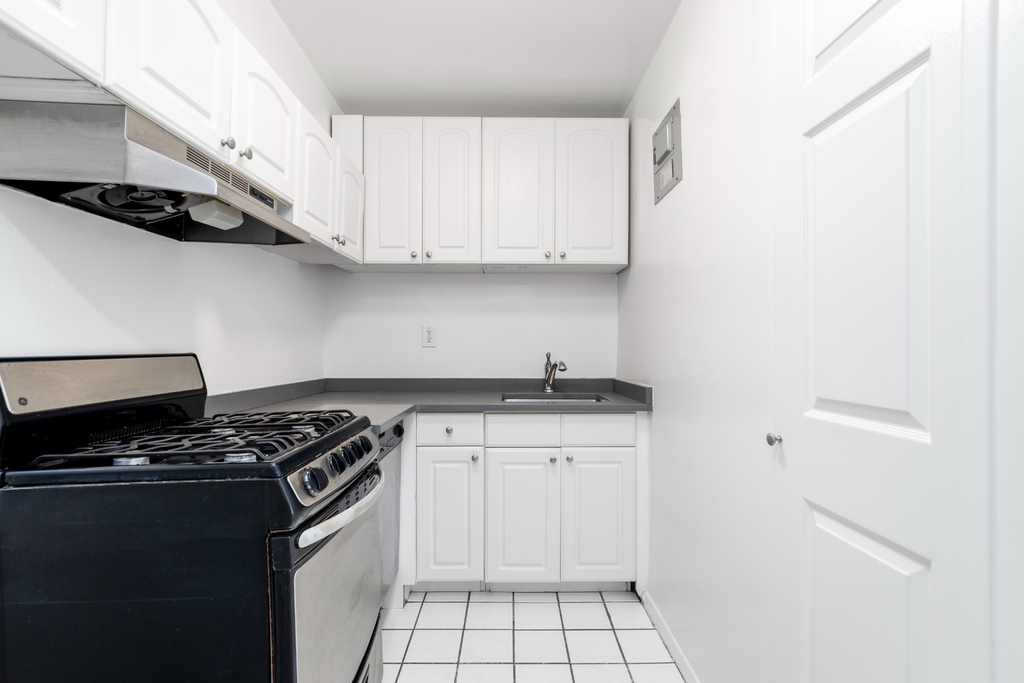 East 36th Street - Photo 7