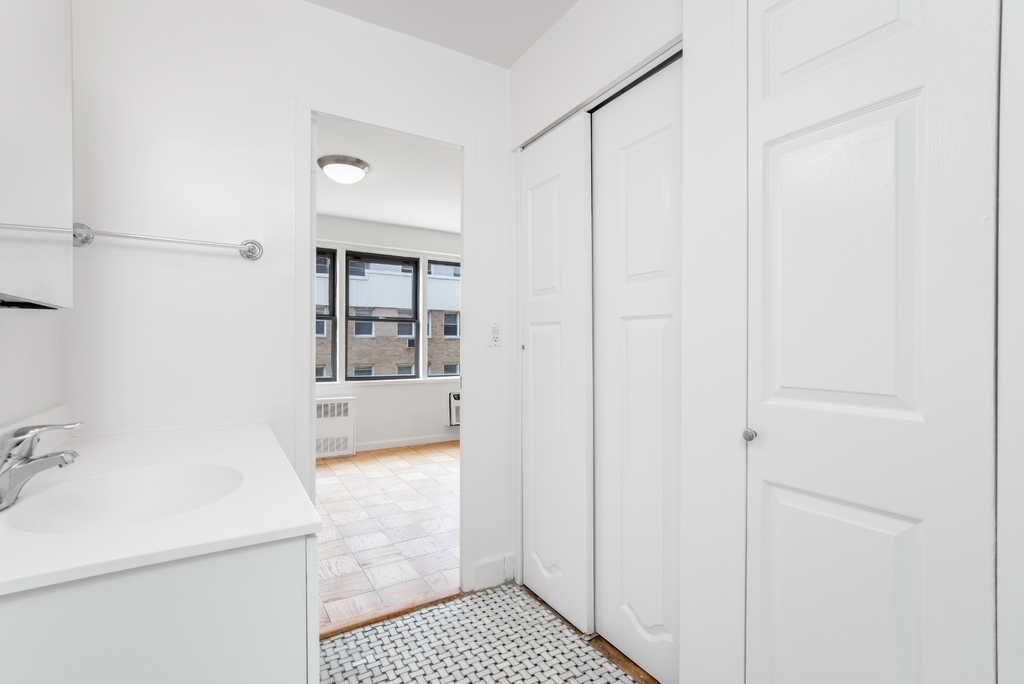 East 36th Street - Photo 9